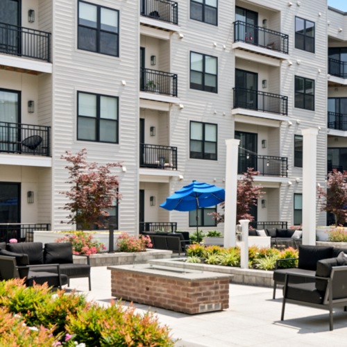 Outdoor Courtyard w/ Grills and Seating